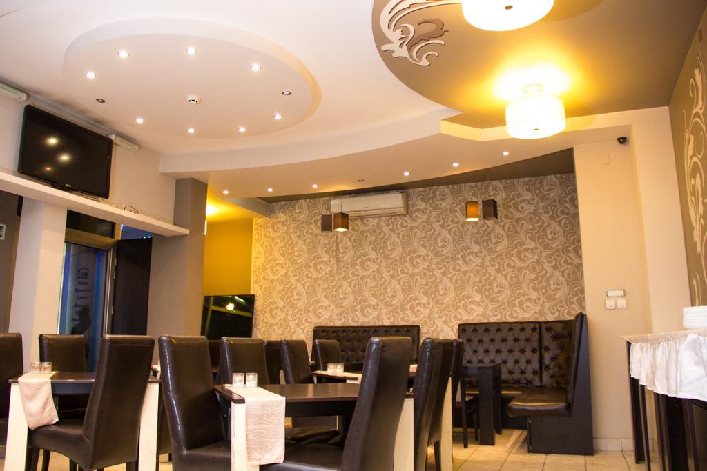 Garni Hotel Rile Men Ni Exteriör bild