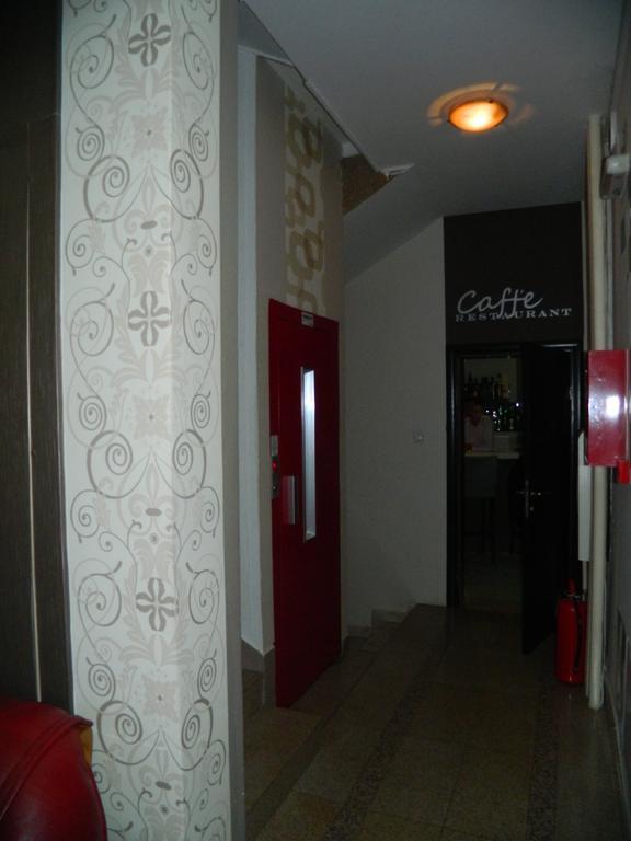 Garni Hotel Rile Men Ni Exteriör bild